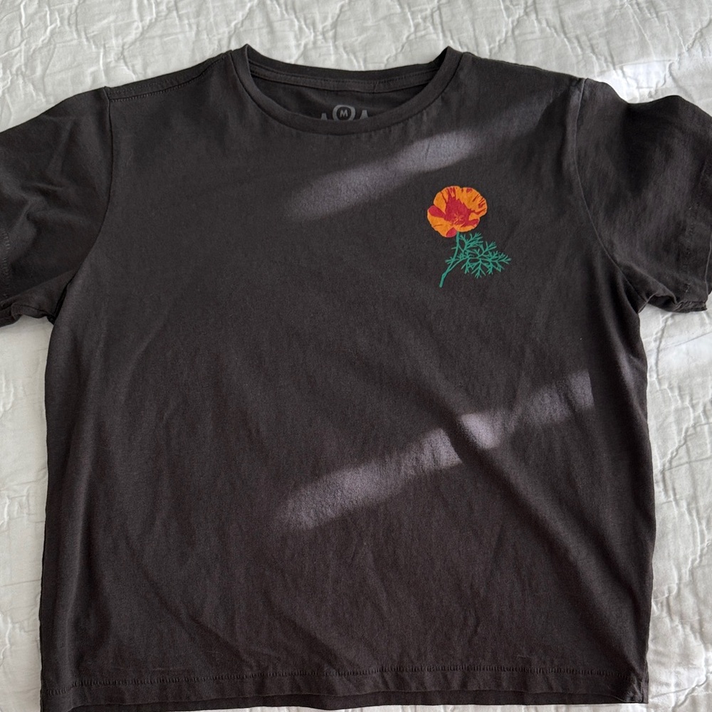 Charcoal poppy cropped tee Sz Medium